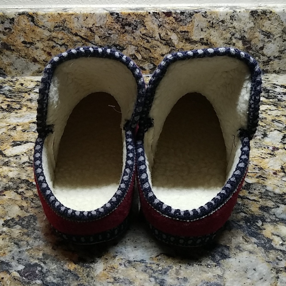 Slippers - Picture 3 of 4
